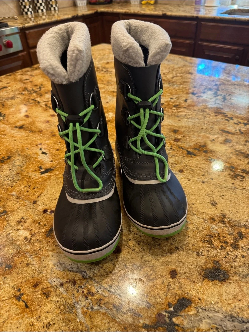 Sorrel kids boots size US 7M. Only worn once! Grey and green.